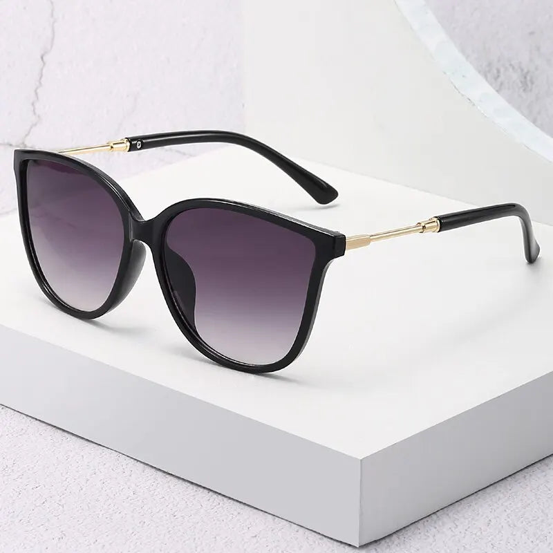 Classic Cat-Eye Sunglasses – Mirrored Vintage Style